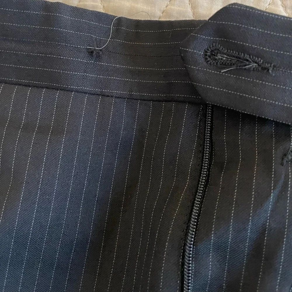 DONNA KARAN SIGNATURE Made in Italy Vintage 3-Button Fine Stripe Wool‎ Suit 46 R